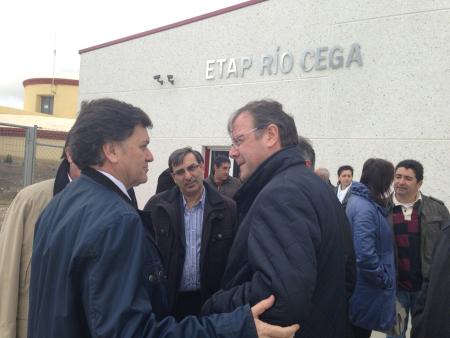 Imagen El presidente de la Diputación visita con el consejero de Fomento la ETAP de Cuéllar
